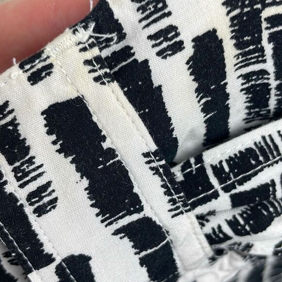 Lightweight Belted Printed Shorts 6 - Picture 5 of 12